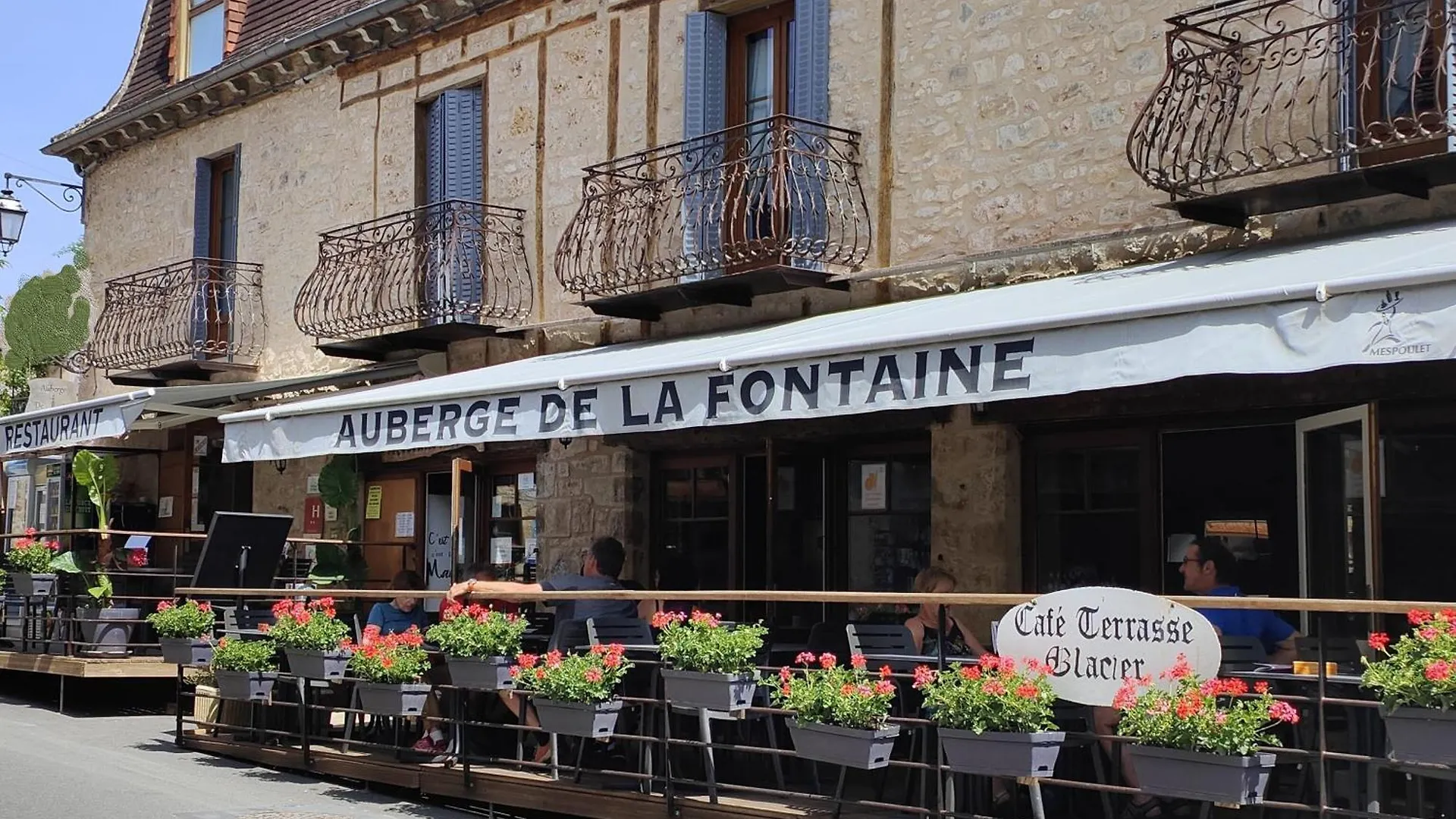 Les Appart'Hotels De La Fontaine Autoire 2*,