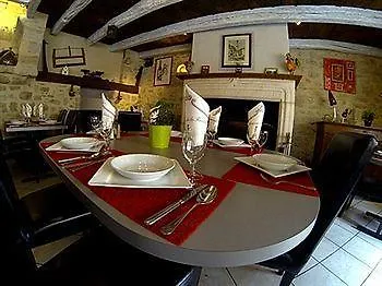 Les Appart'Hotels De La Fontaine Autoire 2*,