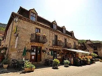 Les Appart'Hotels De La Fontaine Autoire Otel